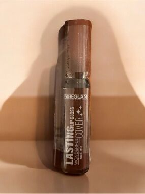 SIHEGLAN Lasting Lip Gloss in Brown with lip liner Comment